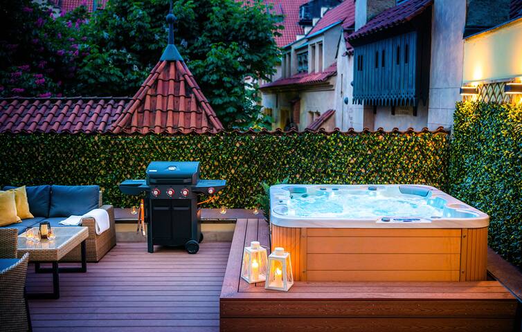 4BR+2BATH Swarovski Design Apartment + Jacuzzi gallery image 4