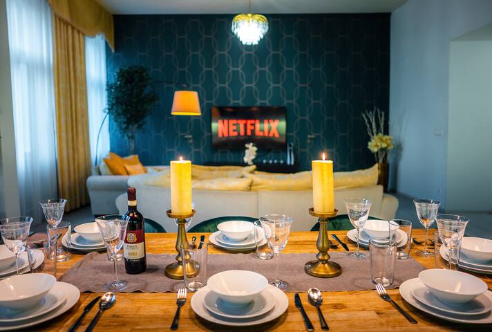 4BR+2BATH Swarovski Design Apartment + Jacuzzi gallery image 2