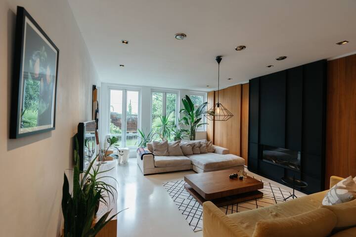 Unique Double Canal House with garden gallery image 4