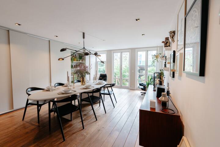 Unique Double Canal House with garden gallery image 3