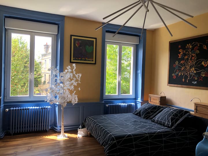 Chumba cha kulala cha ghorofa
ya 1 3 ikiwa ni pamoja na kitanda 1 cha watu wawili na kitanda 1 cha mtu mmoja kilichokodishwa kwa > watu 3