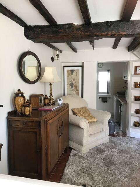 Quirky, Pretty Cottage near Iron Bridge Shropshire