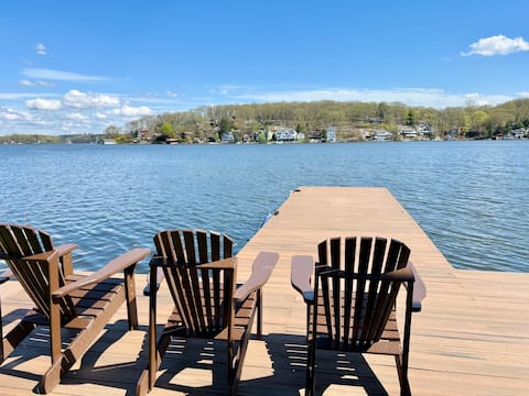 Lakefront/boat dock/deep water!