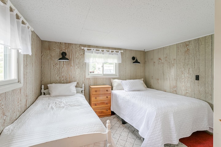 Deuxième chambre grand lit double et lits jumeaux 