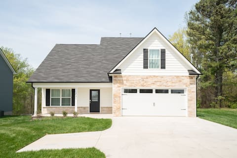 Farrugut! Close 2 town center. 2story.