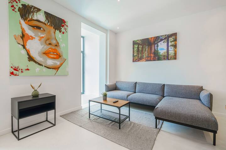 Brand New Superb 3Br Luminous Apt. in the Center gallery image 2