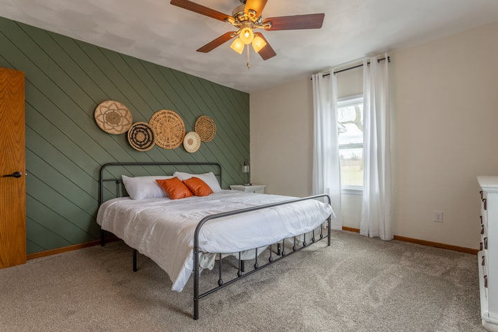 King size bedroom