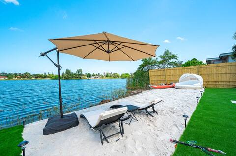 Villa Tulum—4BR, Lakefront, Hot Tub, Grill & More