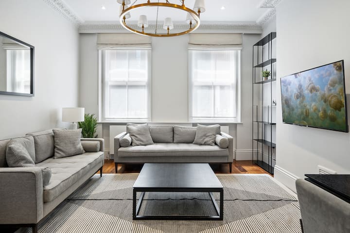 Quiet central apartment with private patio