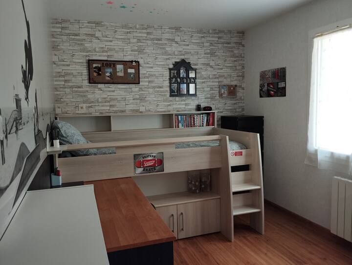 საძინებელი 3-  ერთადგილიანი საწოლი 90x200
გამოიყენება ზრდასრული ადამიანის მიერ