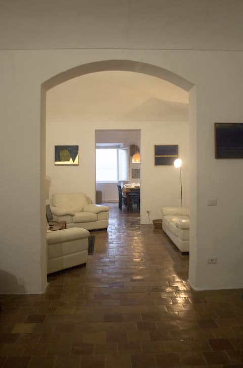Airbnb con migliori performance: Gallery house at the Theater, three-room apartment in the heart of the city center a Alghero