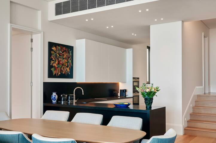 Beautiful villa in Bantry Bay gallery image 5