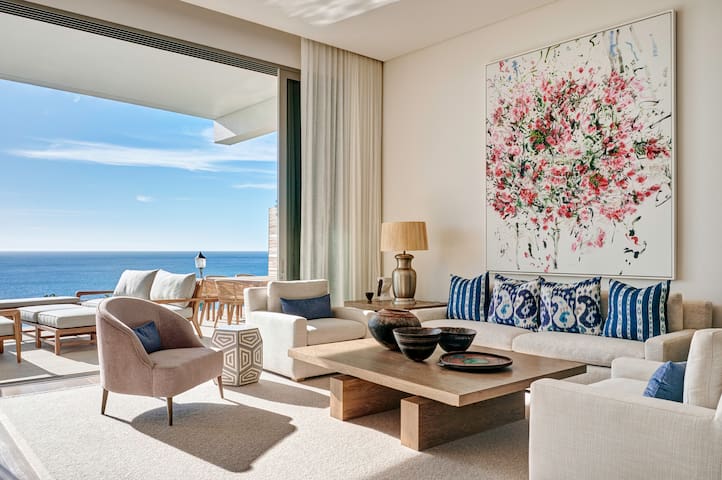 Beautiful villa in Bantry Bay gallery image 2