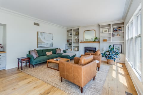 Serene Retreat on the Canal