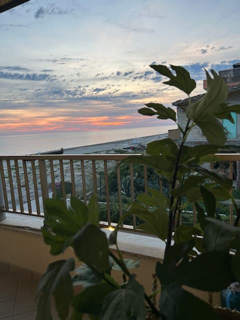 Le terrazze: Beachfront, parking, pvt access Beach