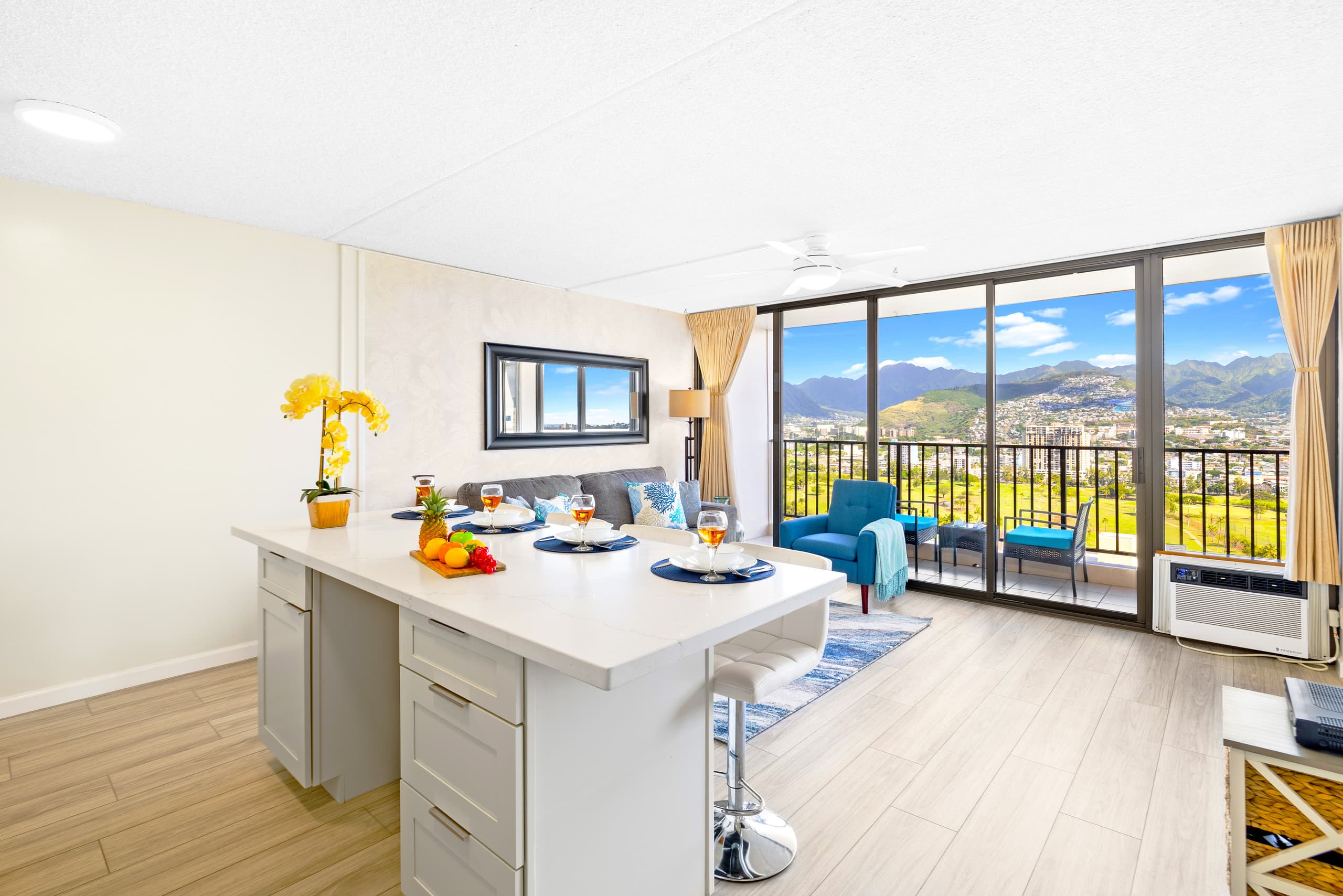 Condo in Honolulu · ★4.81 · 1 bedroom · 3 beds · 1 private bath - Image 12