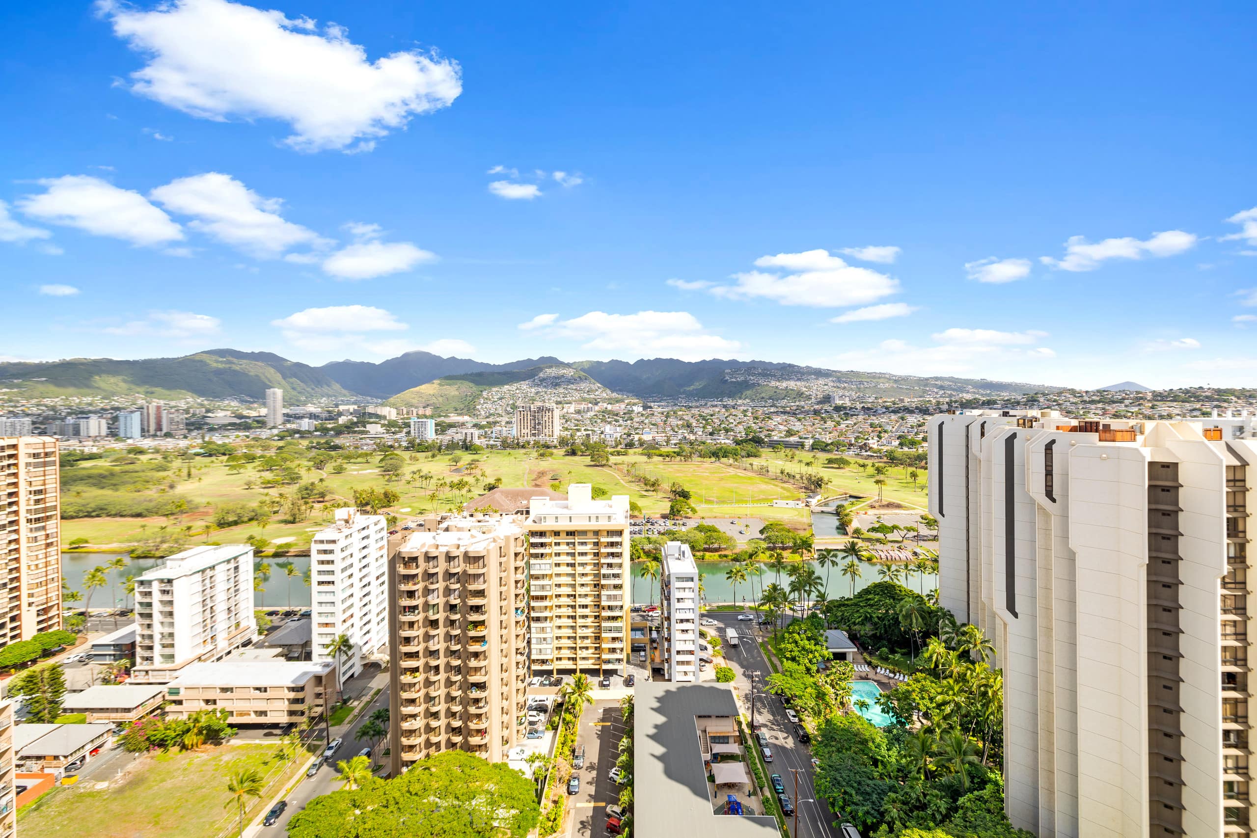 Condo in Honolulu · ★4.81 · 1 bedroom · 3 beds · 1 private bath - Image 23