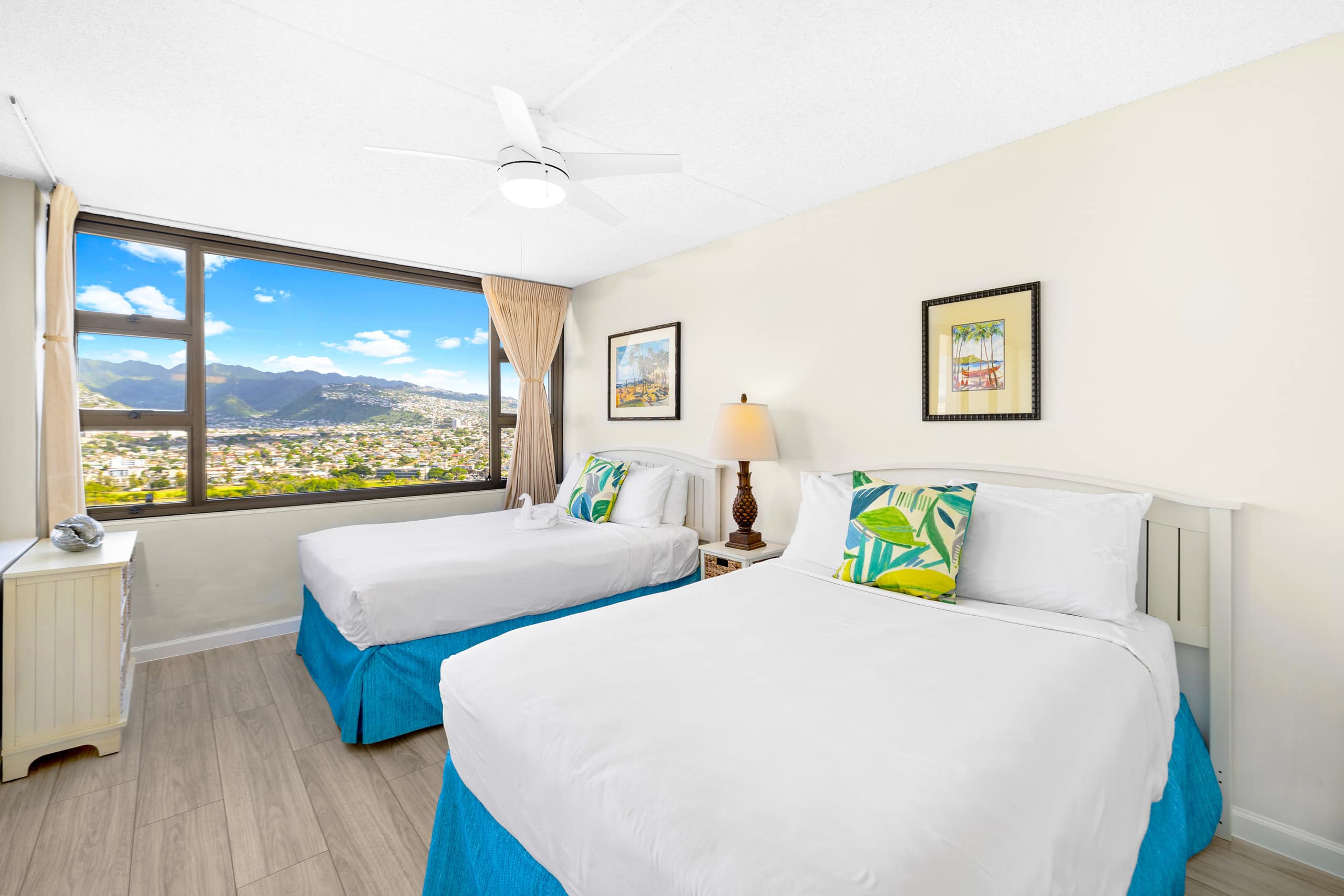 Condo in Honolulu · ★4.81 · 1 bedroom · 3 beds · 1 private bath - Image 2