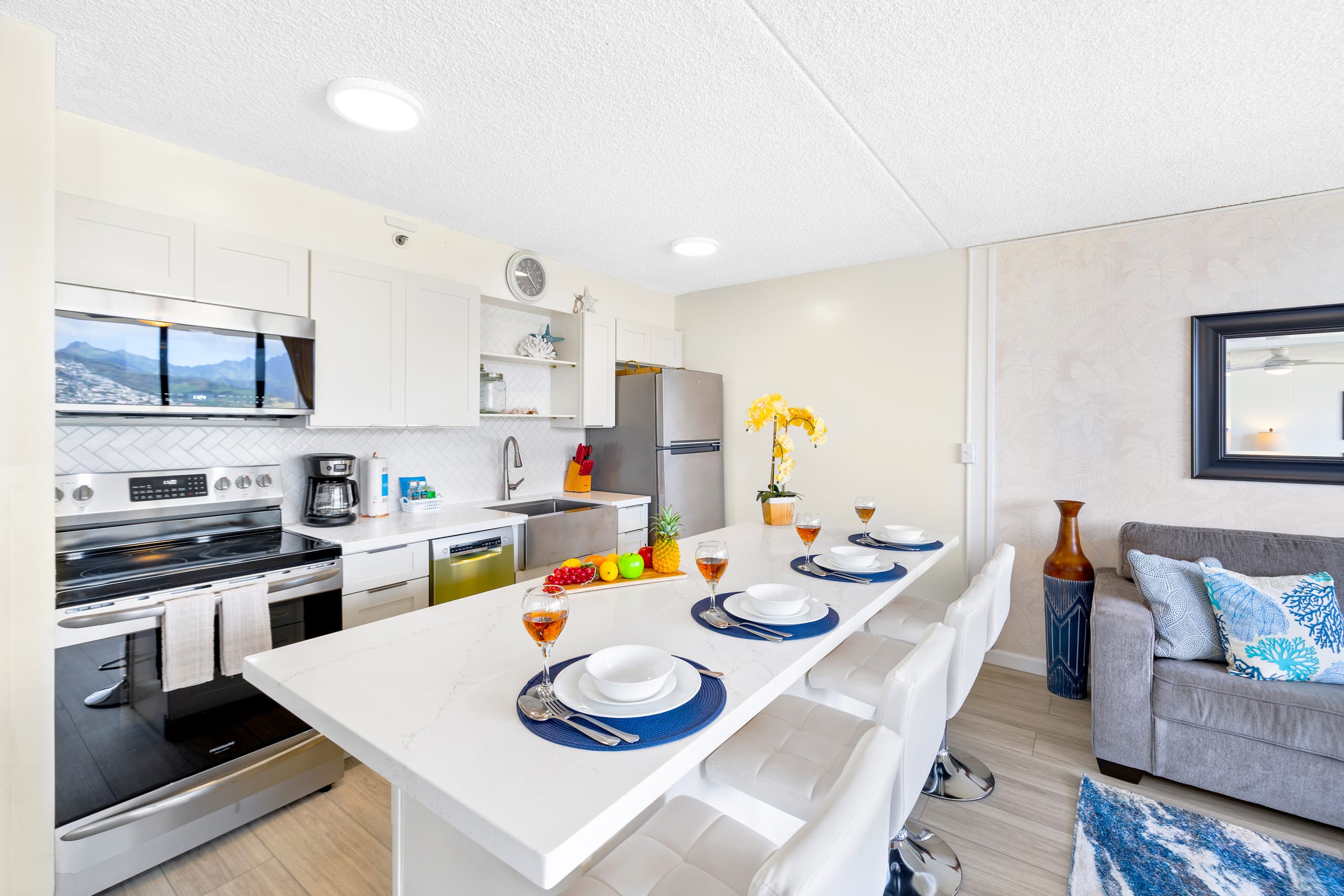 Condo in Honolulu · ★4.81 · 1 bedroom · 3 beds · 1 private bath - Image 11