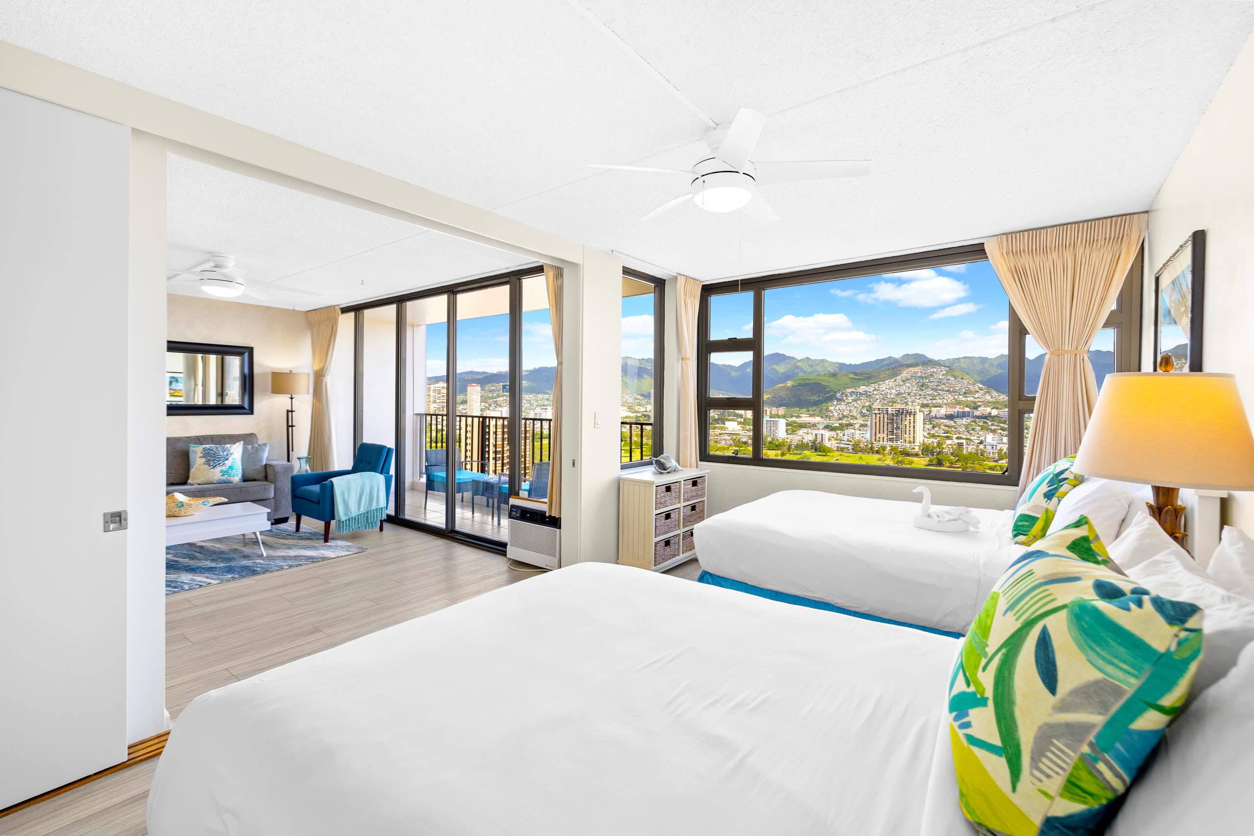Condo in Honolulu · ★4.81 · 1 bedroom · 3 beds · 1 private bath - Image 14