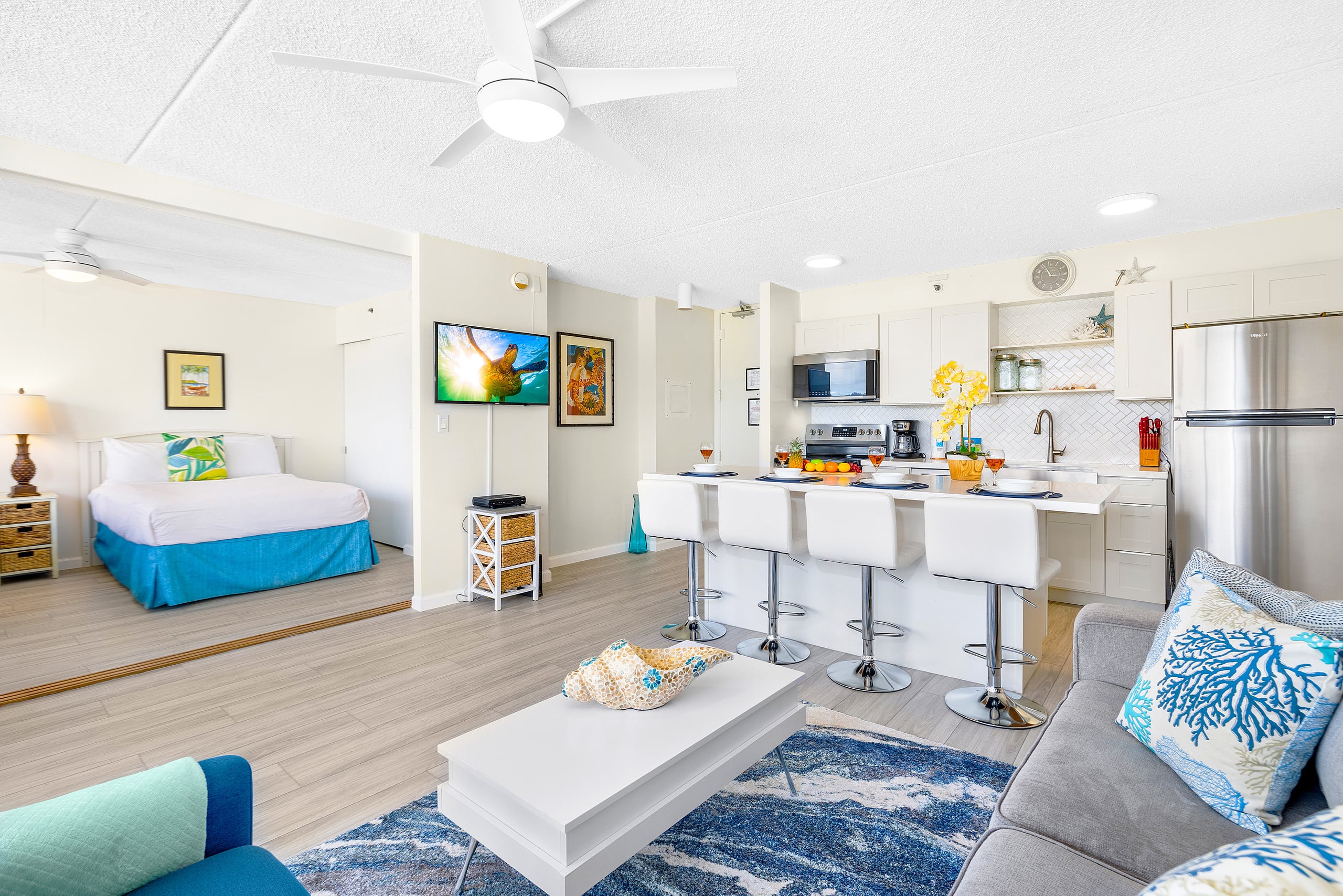Condo in Honolulu · ★4.81 · 1 bedroom · 3 beds · 1 private bath - Image 7