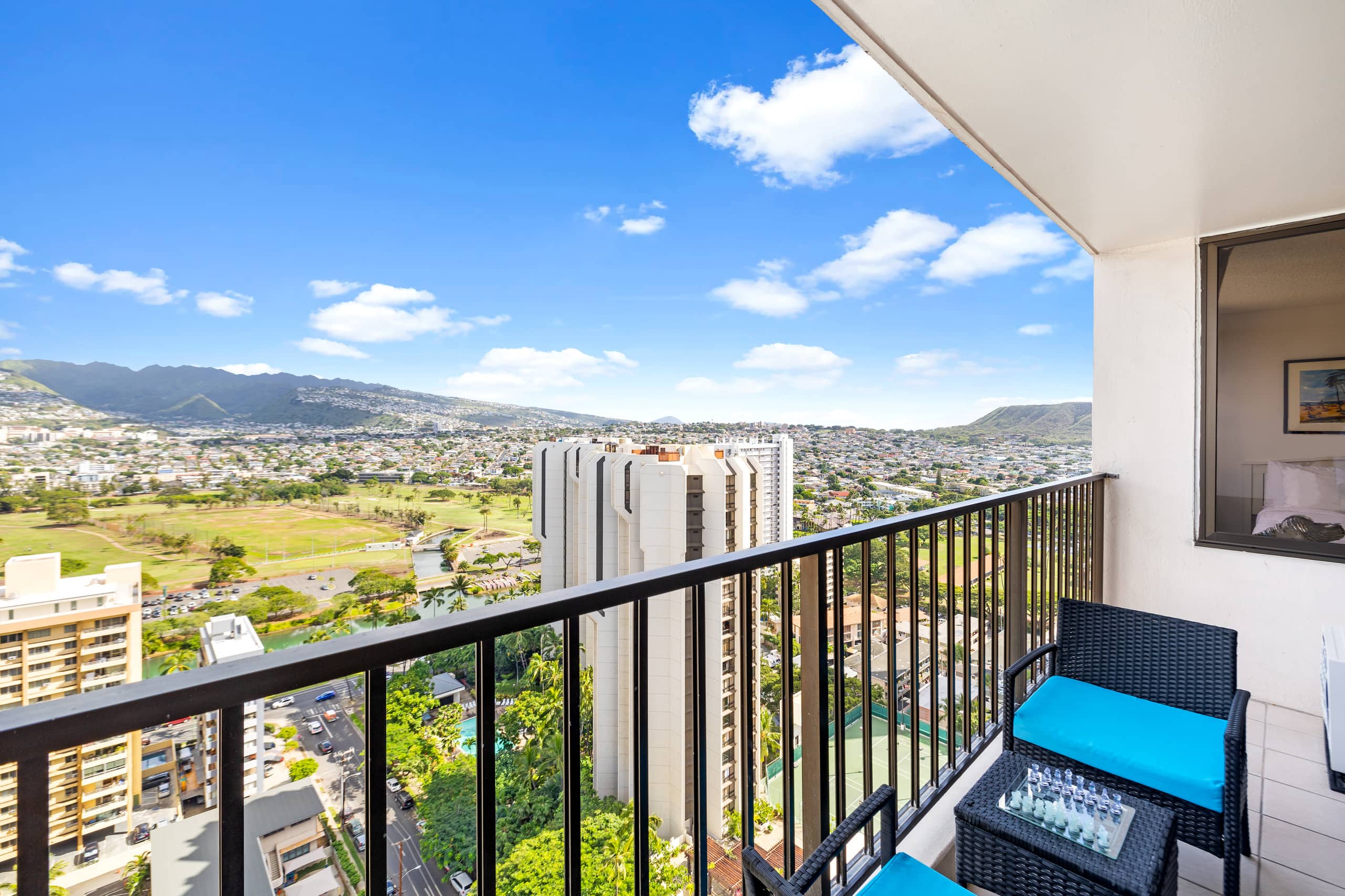 Condo in Honolulu · ★4.81 · 1 bedroom · 3 beds · 1 private bath - Image 21