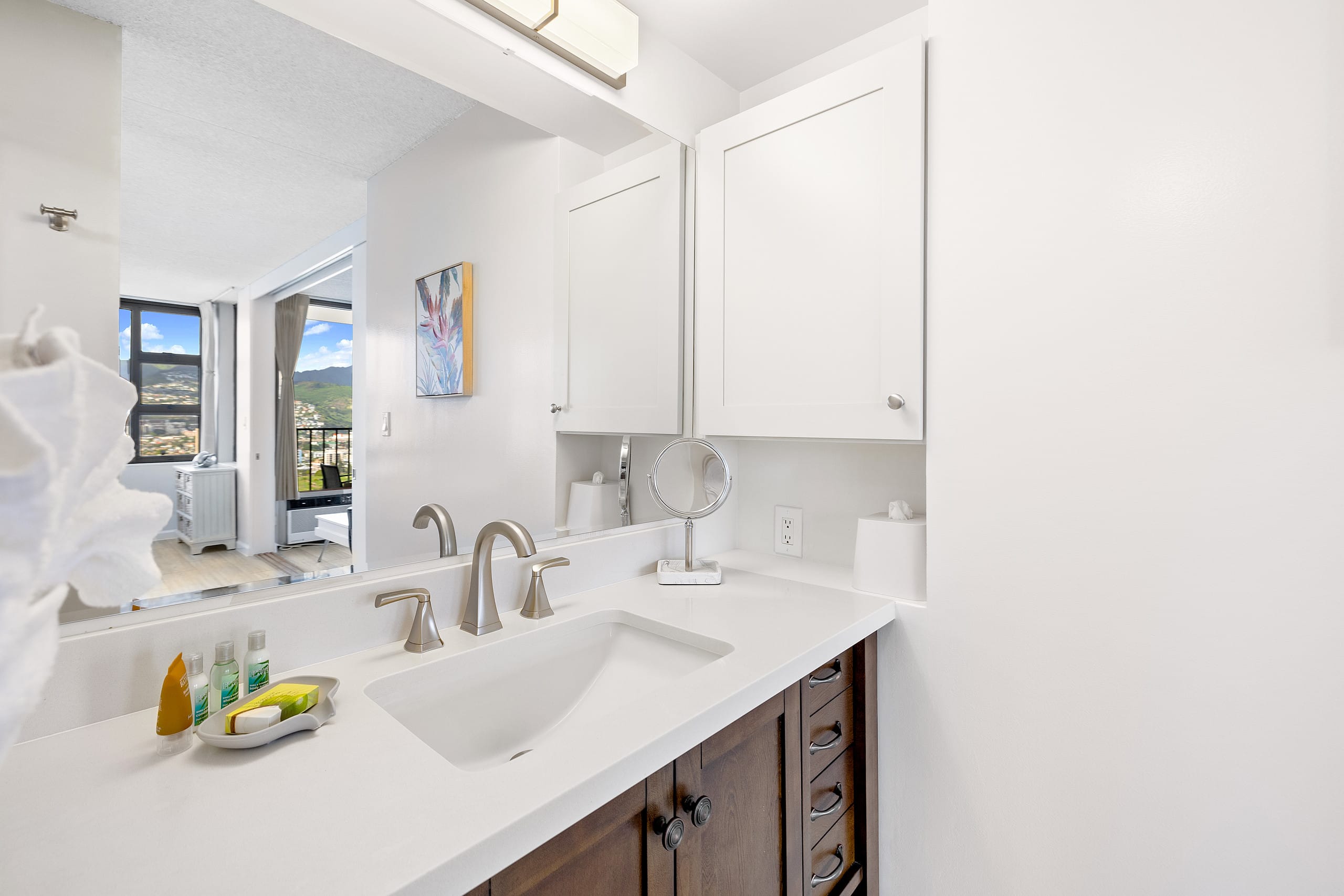 Condo in Honolulu · ★4.81 · 1 bedroom · 3 beds · 1 private bath - Image 18