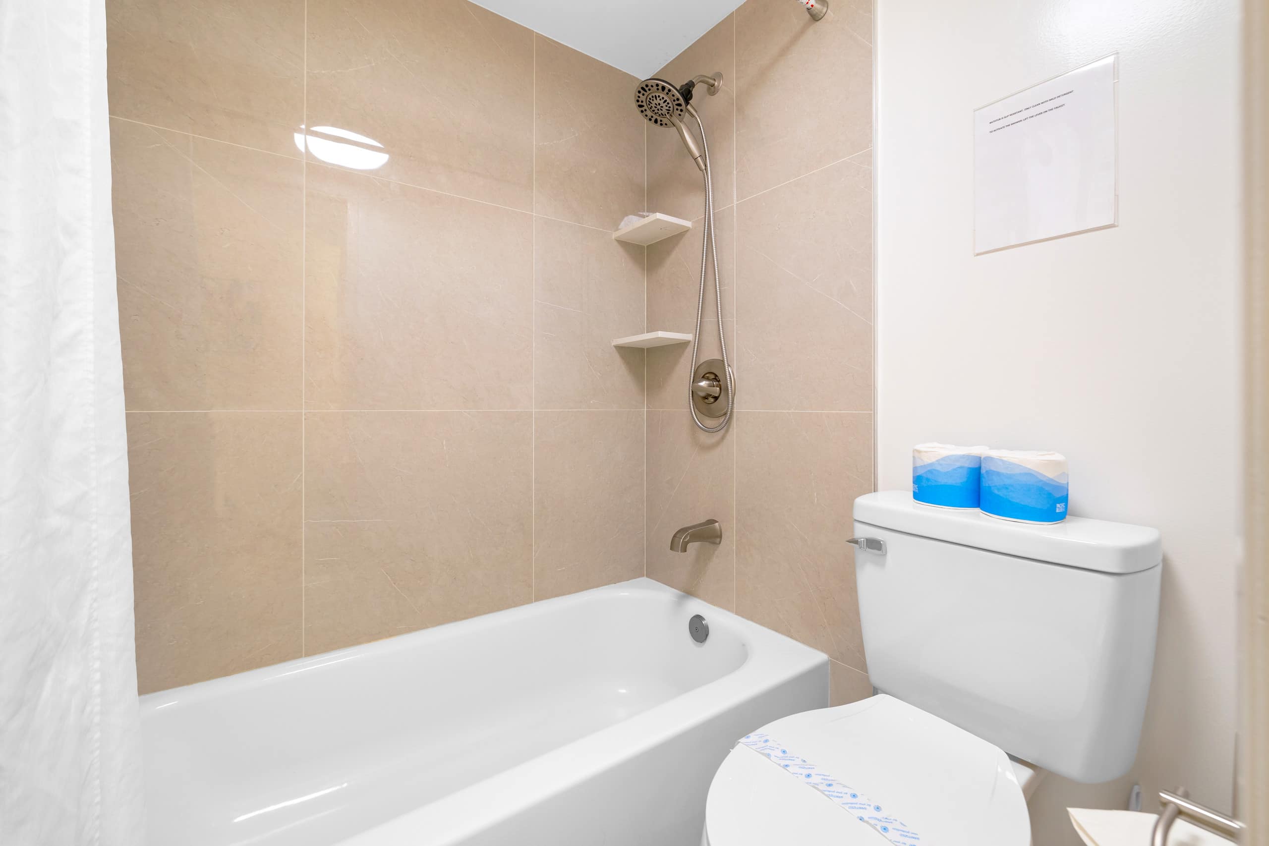 Condo in Honolulu · ★4.81 · 1 bedroom · 3 beds · 1 private bath - Image 19