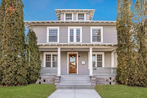 Quaint Blast from the Past - walk to lake/8th st