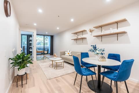 Popular Airbnb listing: @Lux 2BR Oasis w/ Rooftop Garden, CBD & 2 Parking in Braddon
