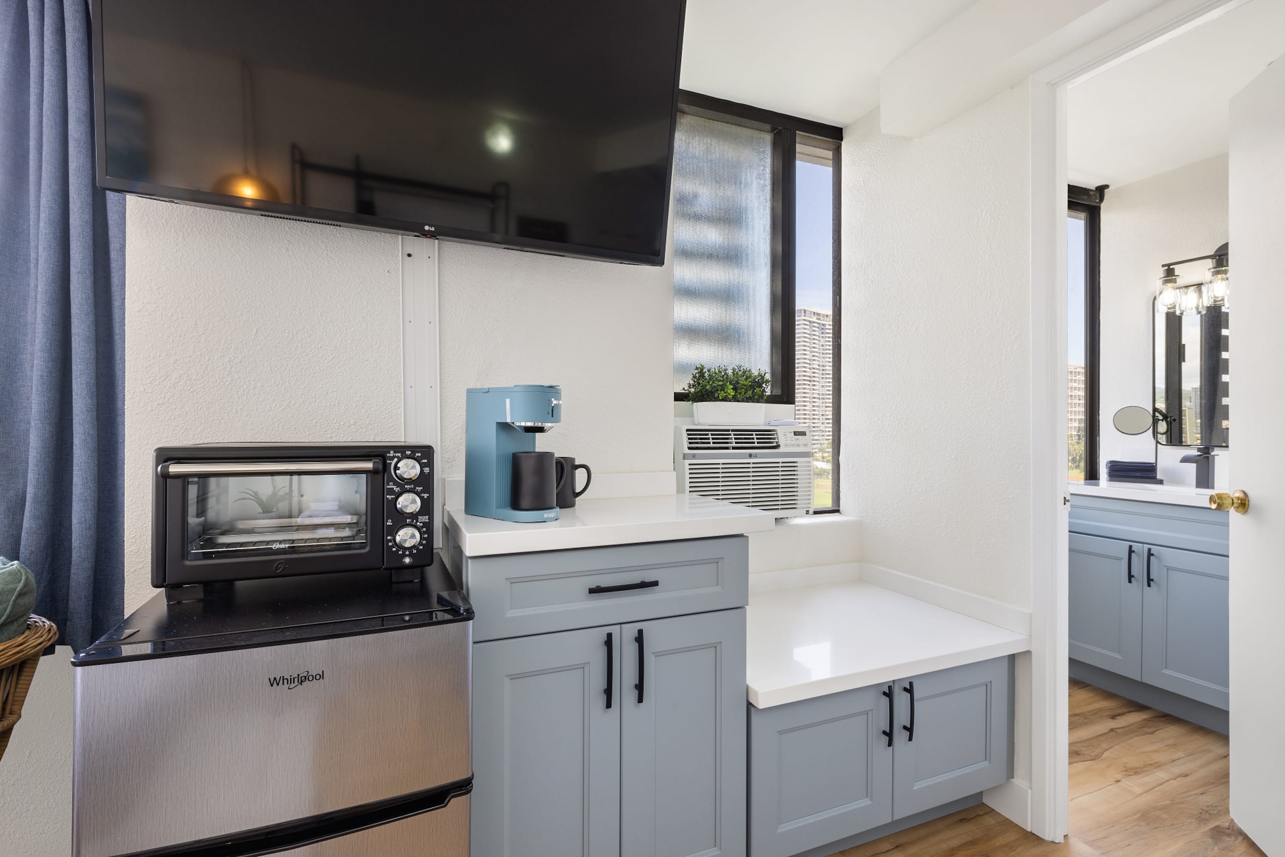 Condo in Honolulu · ★4.81 · Studio · 1 bed · 1 bath - Image 6