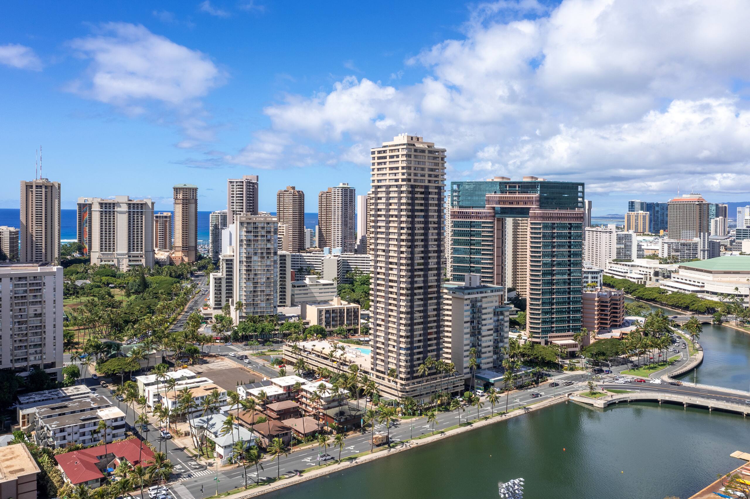 Condo in Honolulu · ★4.81 · Studio · 1 bed · 1 bath - Image 42