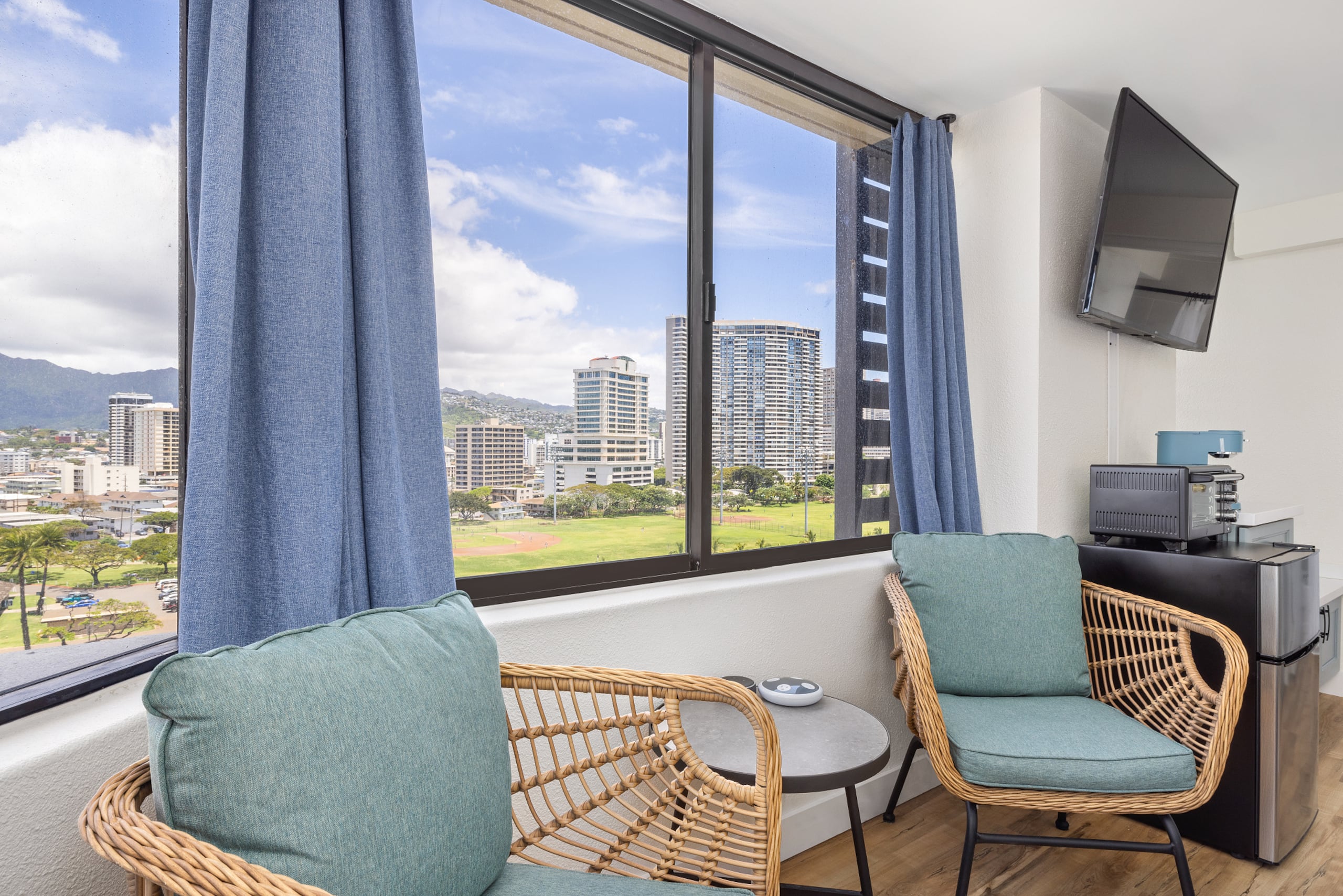Condo in Honolulu · ★4.81 · Studio · 1 bed · 1 bath - Image 2