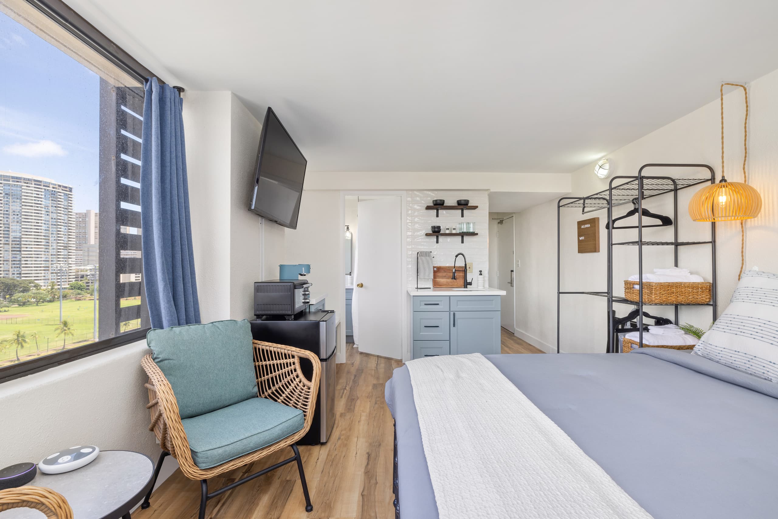 Condo in Honolulu · ★4.81 · Studio · 1 bed · 1 bath - Image 24
