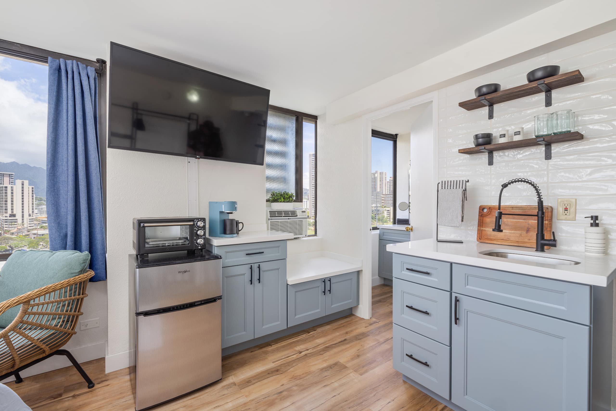 Condo in Honolulu · ★4.81 · Studio · 1 bed · 1 bath - Image 3