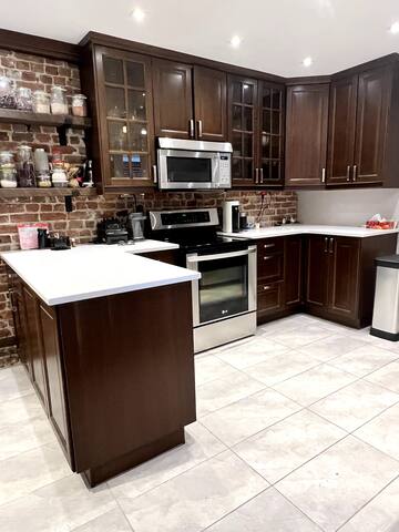 Cozy, gorgeous, A+ situated apt gallery image 4