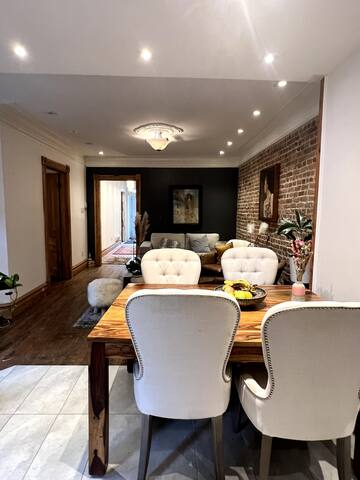 Cozy, gorgeous, A+ situated apt gallery image 2