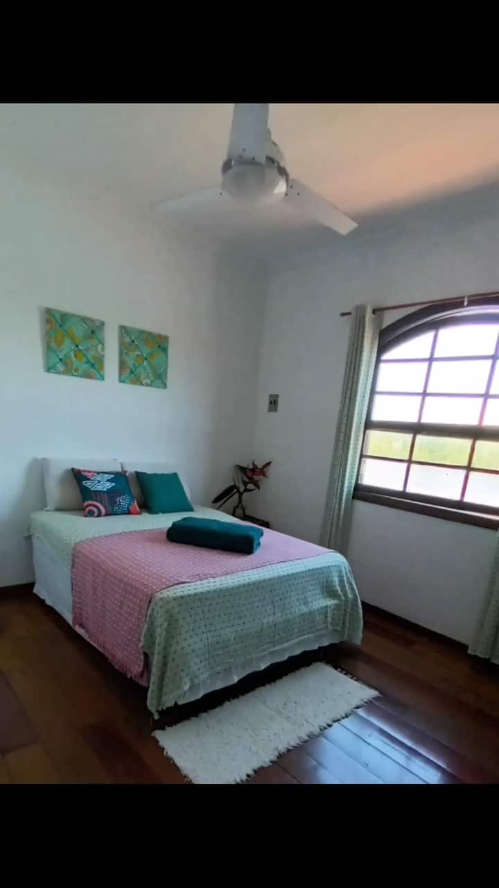 Spálňa 1 - 1 manželská posteľ a 3 matrace navyše.