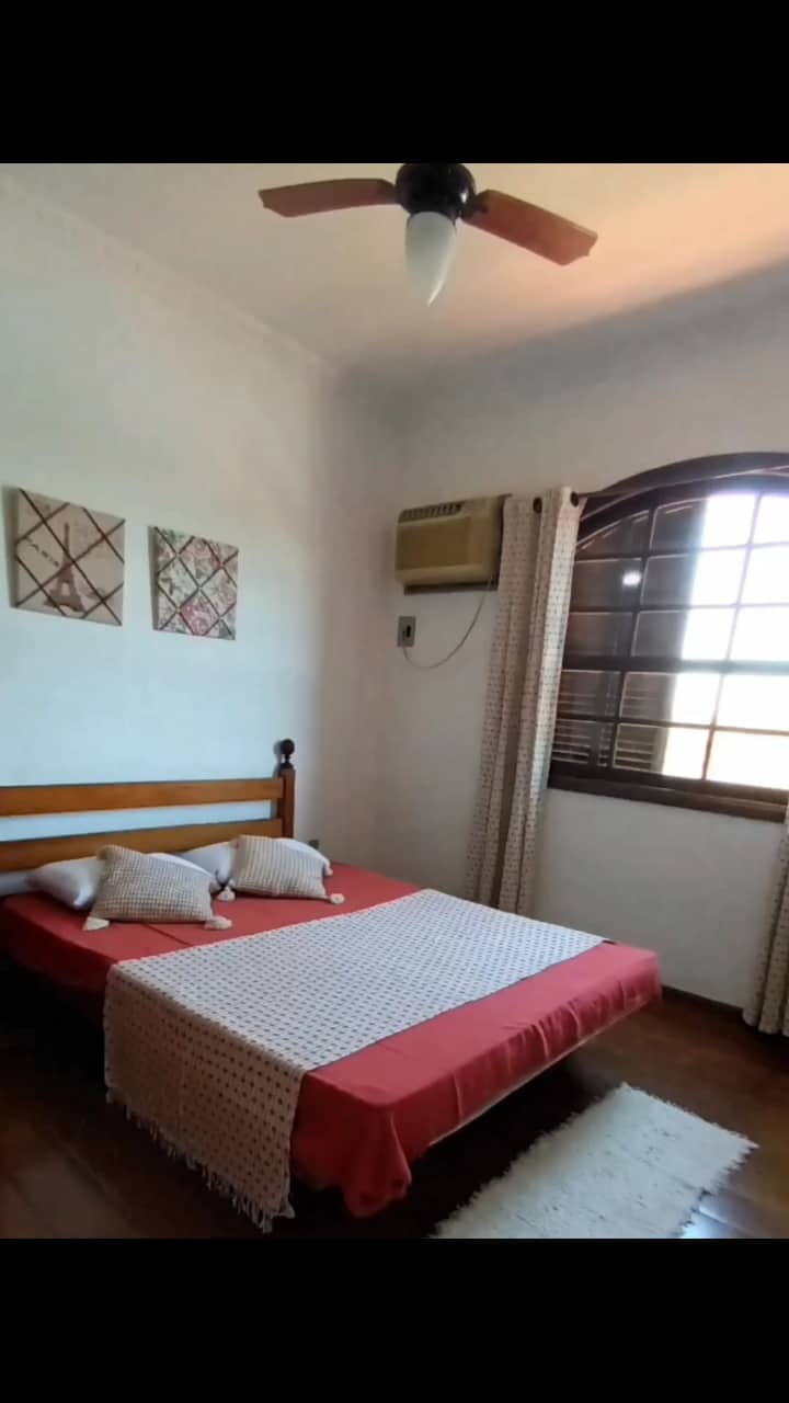 Spálňa 2 - 1 manželská posteľ + 3 matrace navyše.