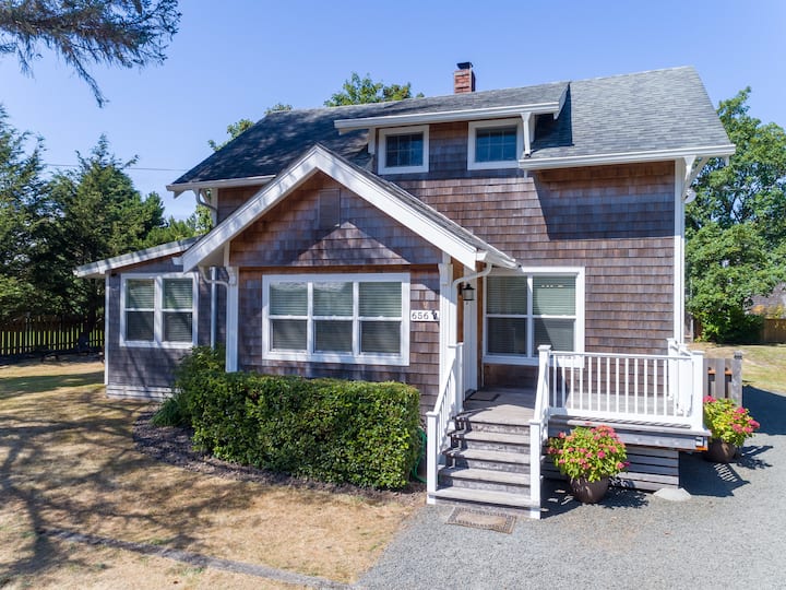 Gearhart•Walk to Beach•Full Kitchen•Huge Yard•BBQ Houses for Rent in