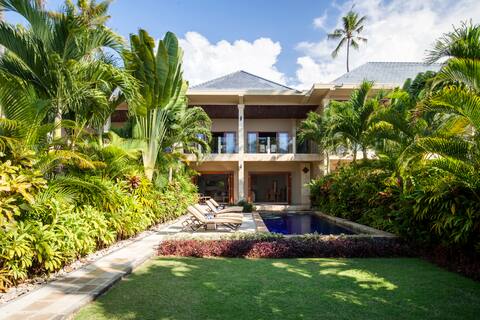 Lovina Beachfront 2 Bedroom Luxury Pool Villa