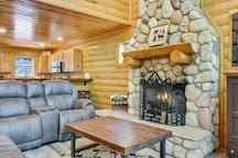 821 Ski in/out 3 bedroom cabin nice!