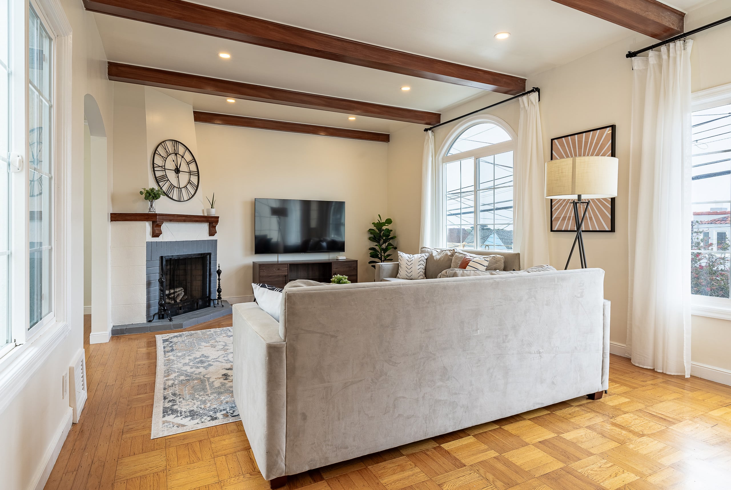 Home in San Francisco · ★4.98 · 3 bedrooms · 4 beds · 1 bath - Image 2