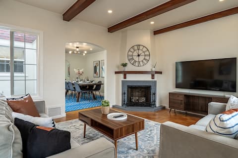 Popular Airbnb listing: Coastal Chic: Central Parkside Hideaway in Parkside