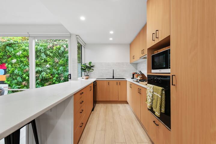 The Richmond House by Ready Set Stay gallery image 3