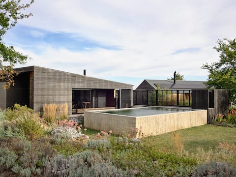 Hillplains Estate – Off-Grid House & Cottage