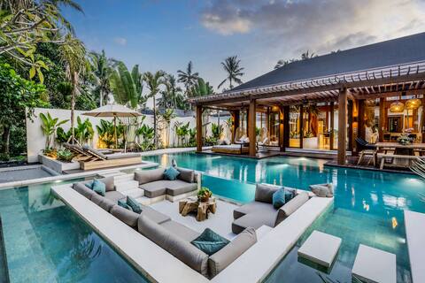 Orion 5BR Villa in Ubud: Pool and Jungle View