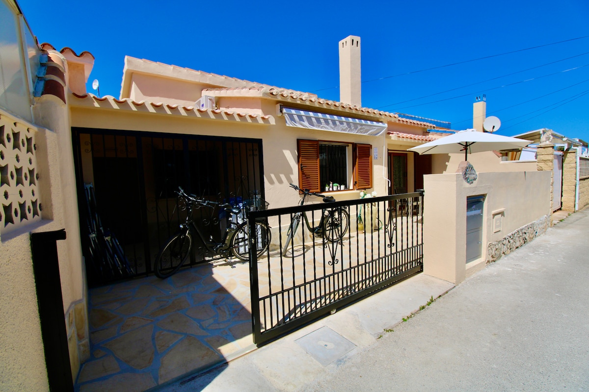 Propriété Airbnb réussie: Apartamento Angelika à Els Poblets