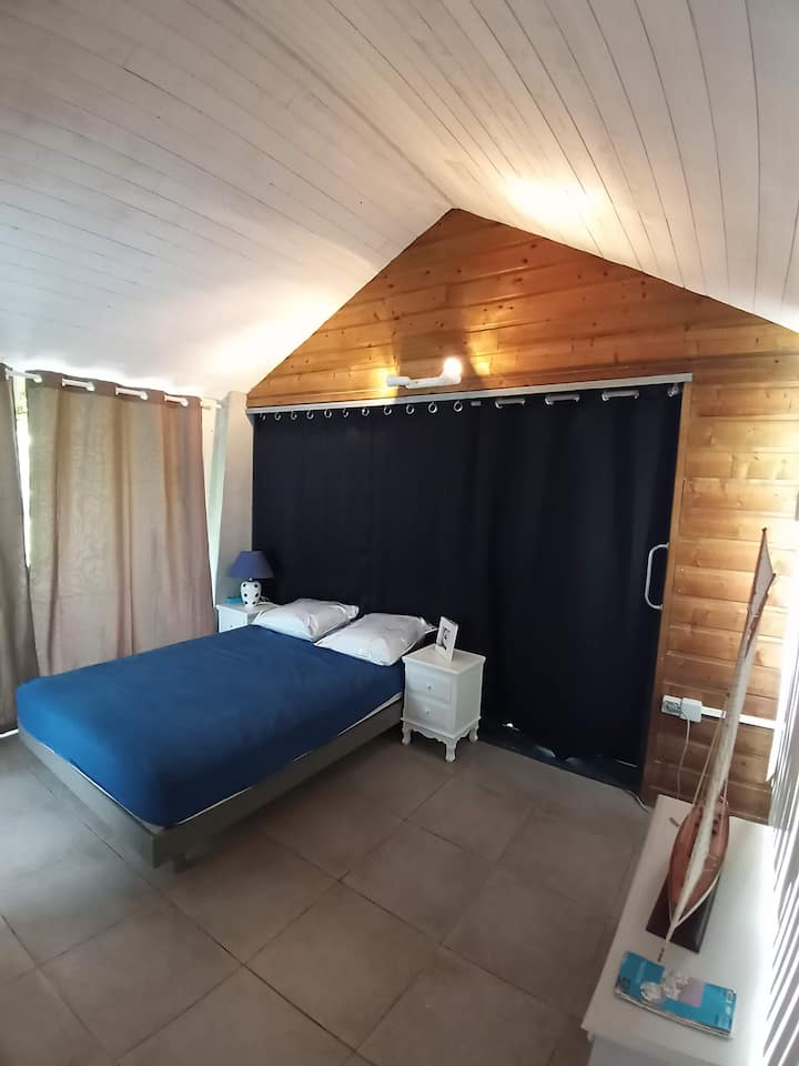 Chumba cha kulala cha pili (pamoja na bafu na choo chake)