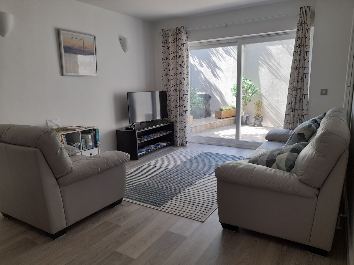 Popular Airbnb listing: Perfect 2 bed home from home close to beach in Weymouth